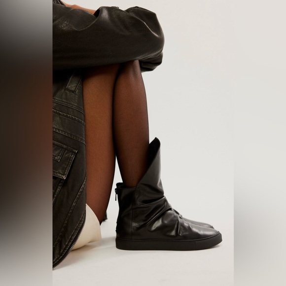 NIB Nicholas K Vidal Hybrid Sneaker Boots 38 US7 Black Leather Futuristic Ruched - Picture 3 of 11